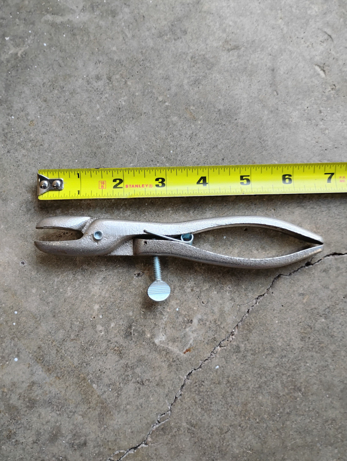 Decker's Hill Ringer Pliers Hog Ring Pliers