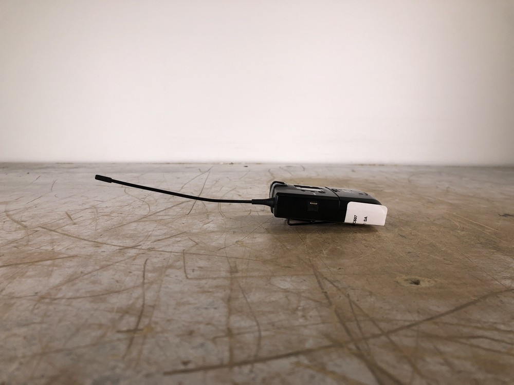 JTS R-4 TBM UHL PLL BELT PACK TRANSMITTER - (FOR PARTS)