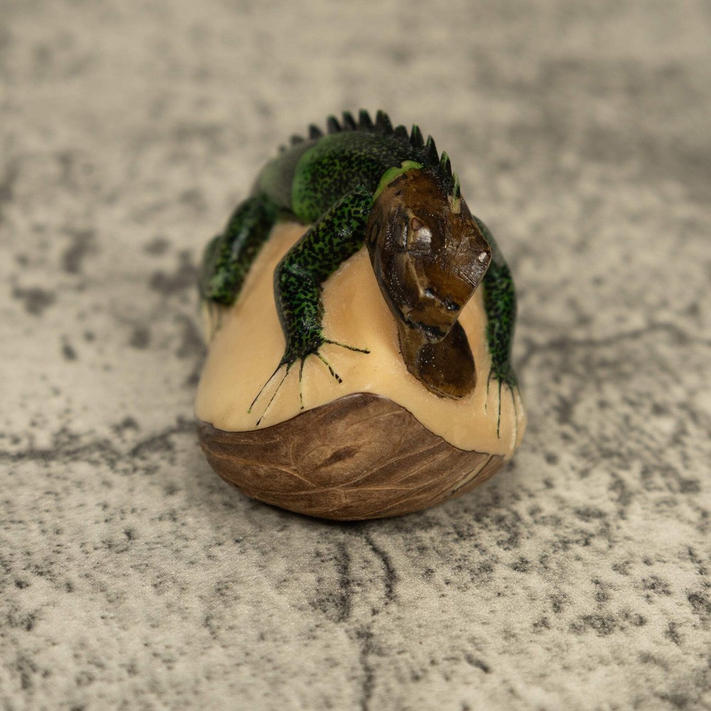 Dark Green Iguana Lizard Tagua Carving