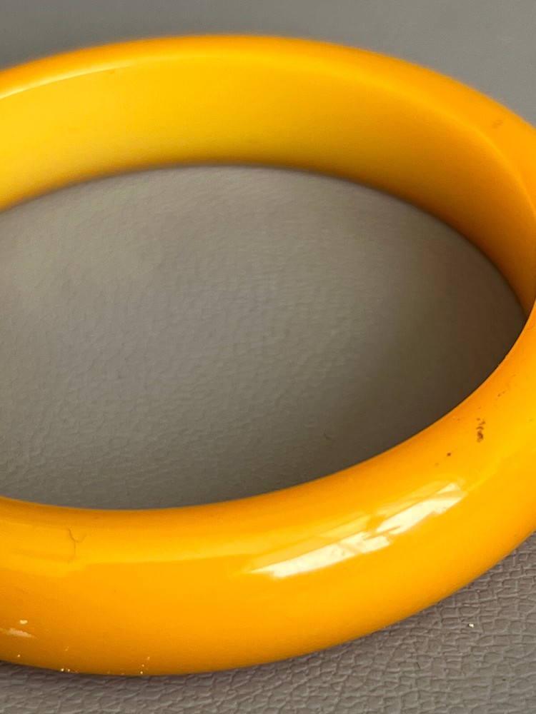 Vintage Yellow Bakelite Bangle 25gr. Tested
