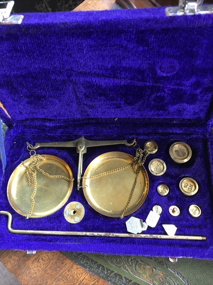 Small Vintage Weight Scales