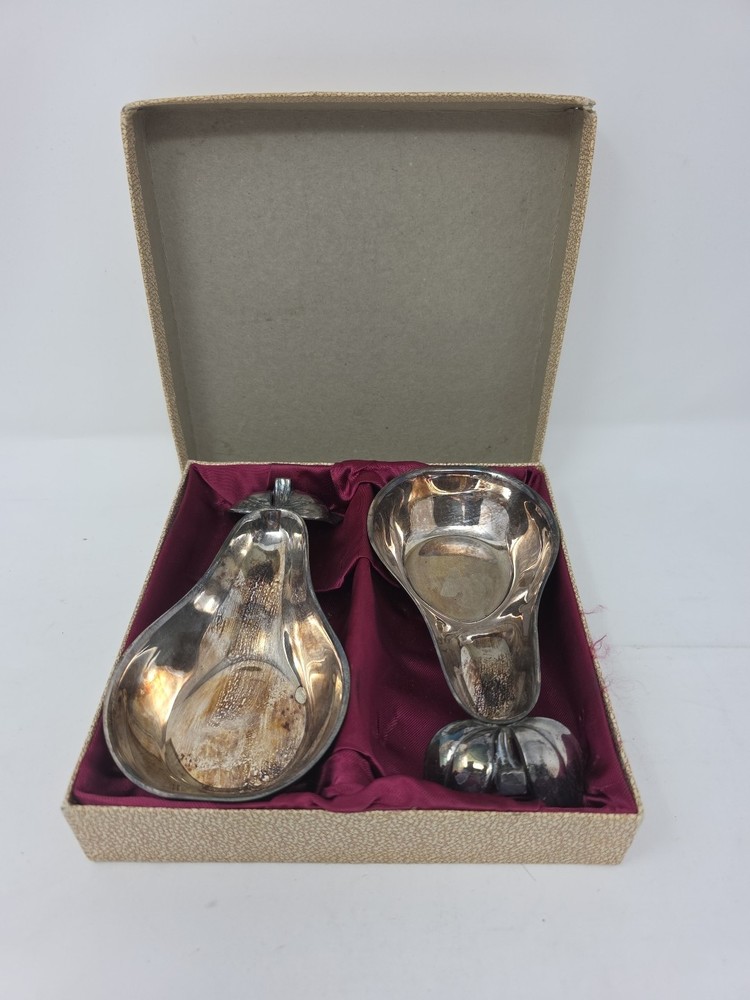 2 International Silver Plated PEAR Bowls #8153 Vintage Pair Spoon Rests In Box