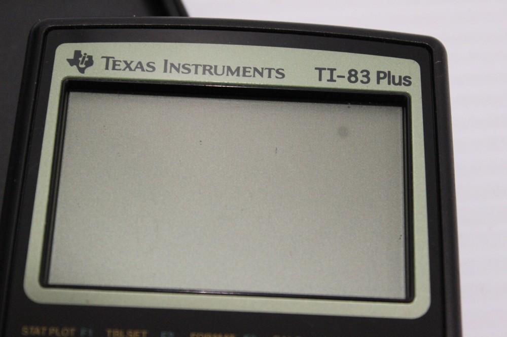 Texas Intruments TI-83 Plus Scientific Graphing Calculator with Case Black Teste