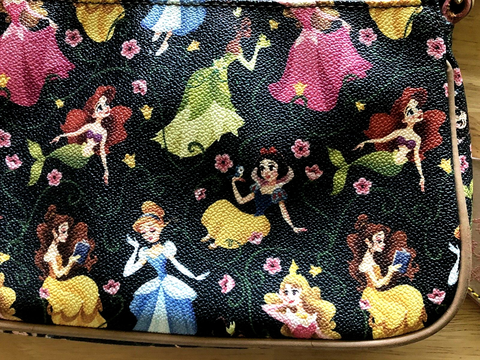 RARE DISNEY 2016 DOONEY & BOURKE PRINCESS HALF MARATHON CROSSBODY PURSE - ISSUES