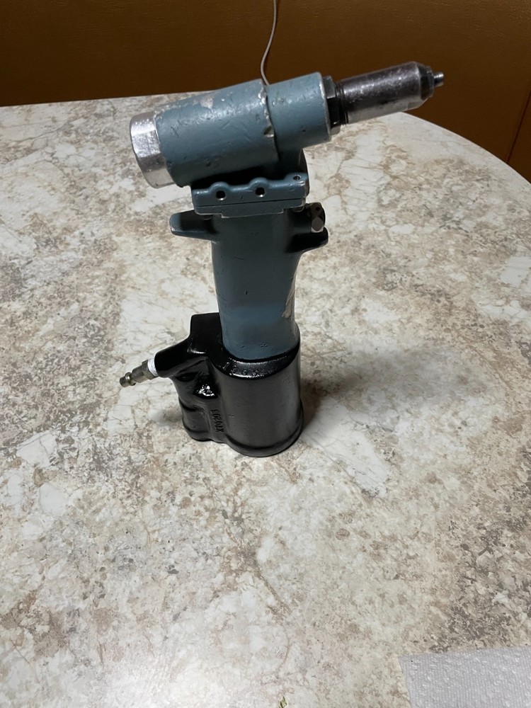 G 702 cherry nutplate riveter