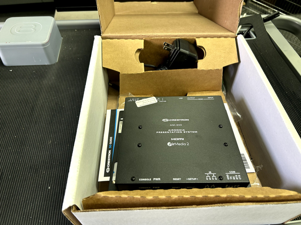 Crestron AM-200 AirMedia Presentation System Wireless  Wired Solution Unused