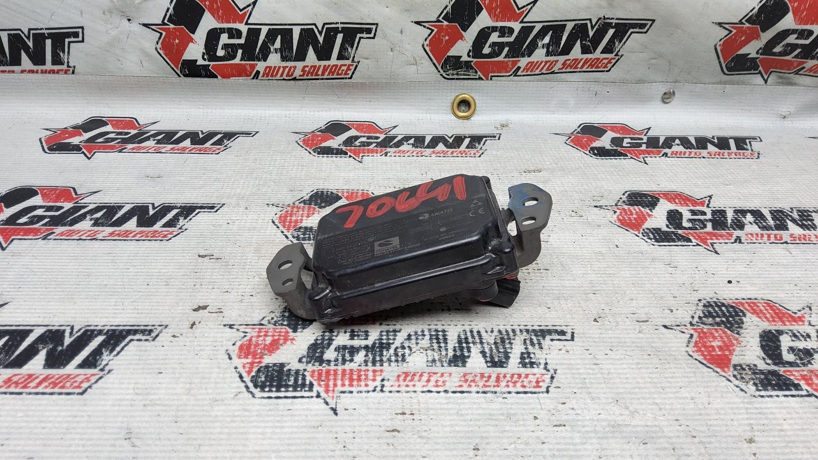 18 19 20 TOYOTA SIENNA CRUISE CONTROL DISTANCE SENSOR RADAR UNIT 882100A010