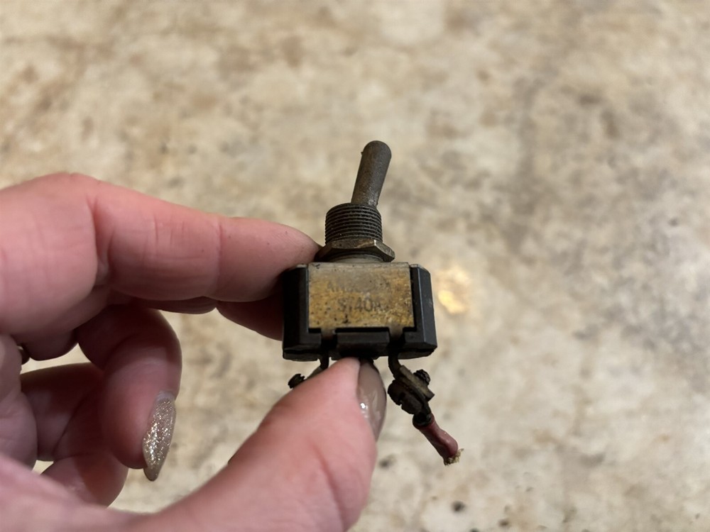 Piper Pacer PA-20 135 Toggle Switch ST40A