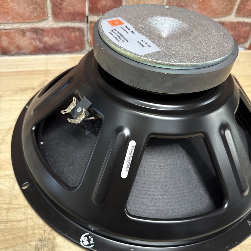 single speaker Jbl M115-8A 8 OHMS