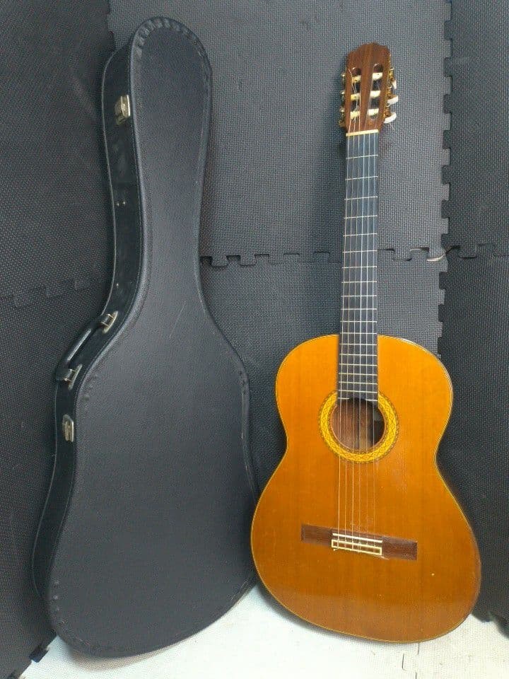 Takamine No.5 Classical Guitar With Hard Case USED