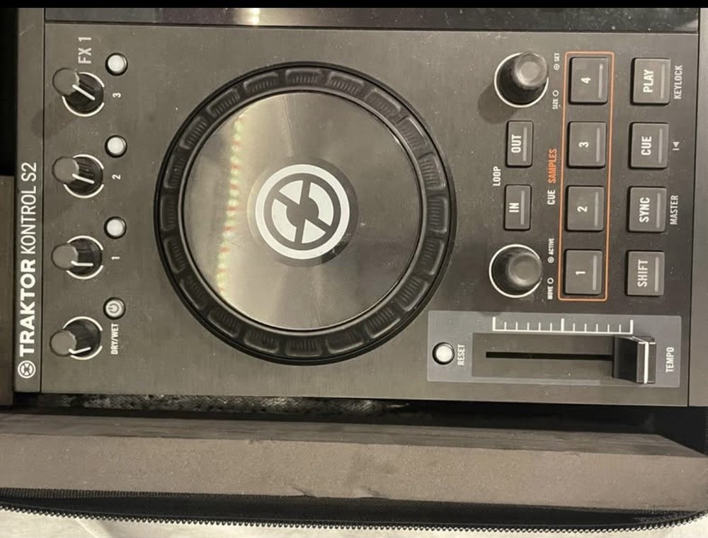 Native Instruments TRAKTOR KONTROL S2 MK2 DJ Controller