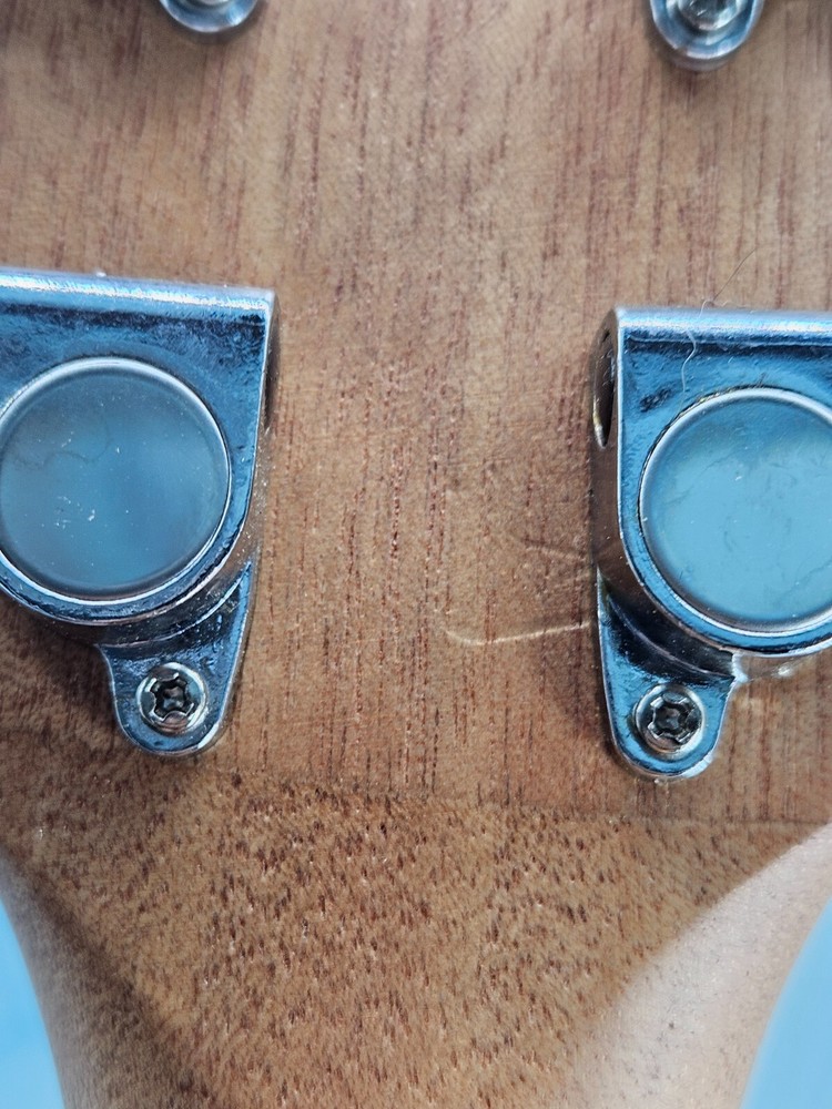 Hricane Ukulele UK-21 Solid Wood 4-String With Case & Accessories