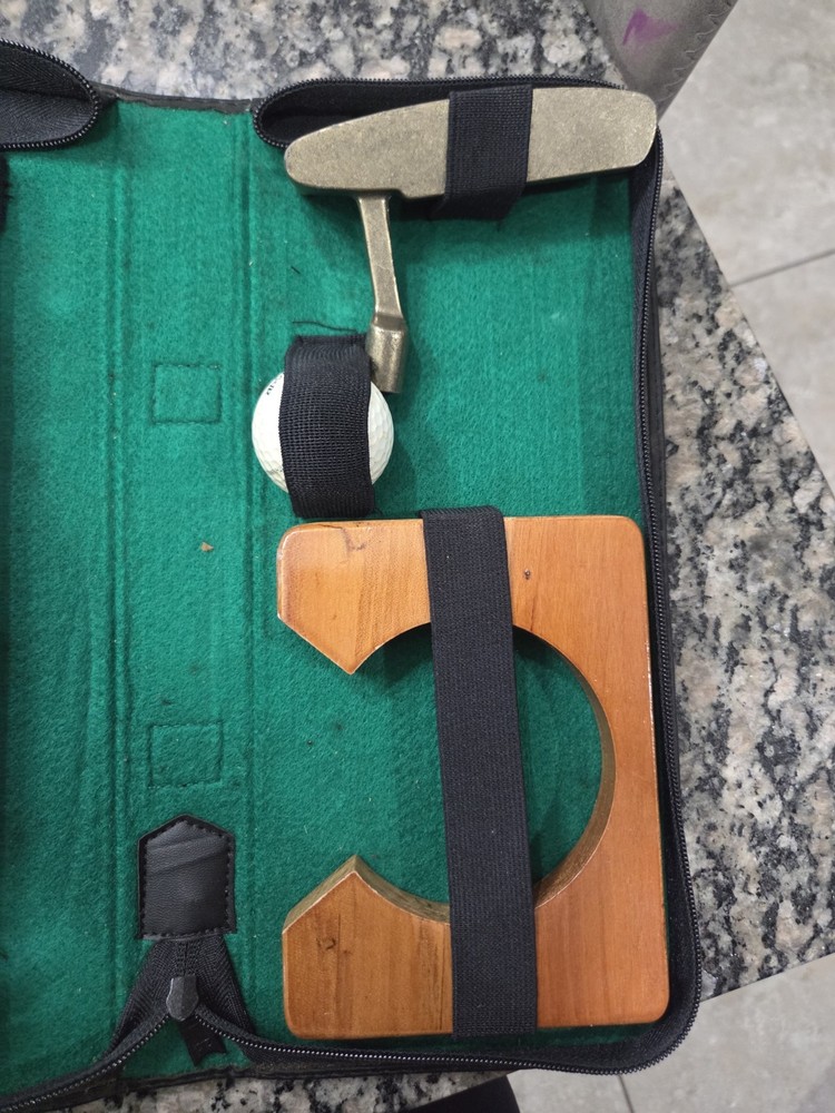 Executive travel golf putting set