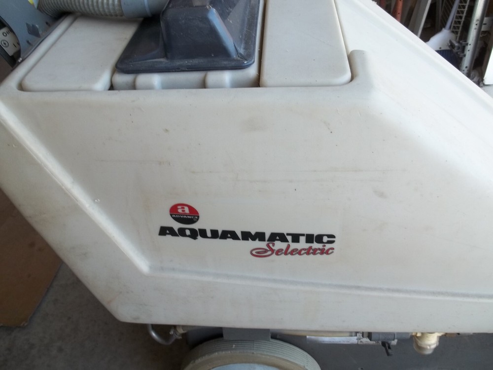 Advance carpet cleaning machine