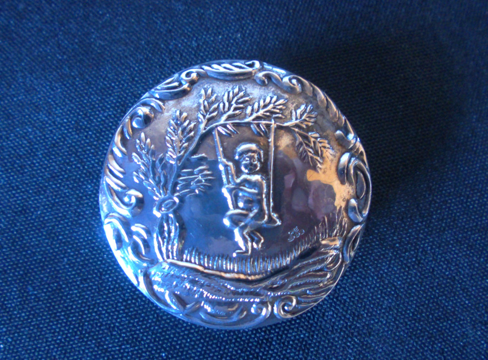 SOLID SILVER Beautiful Pill Pot Patten On Both Sides Perfect Condition