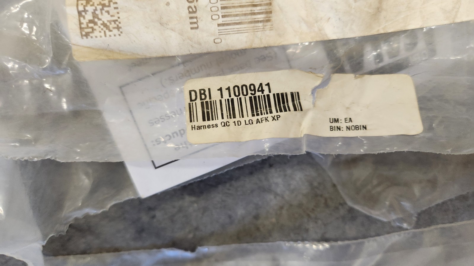 3M DMI-SALA 1100941 ExoFit XP Flash Safety Harness 310-lb Large. NEW IN BAG