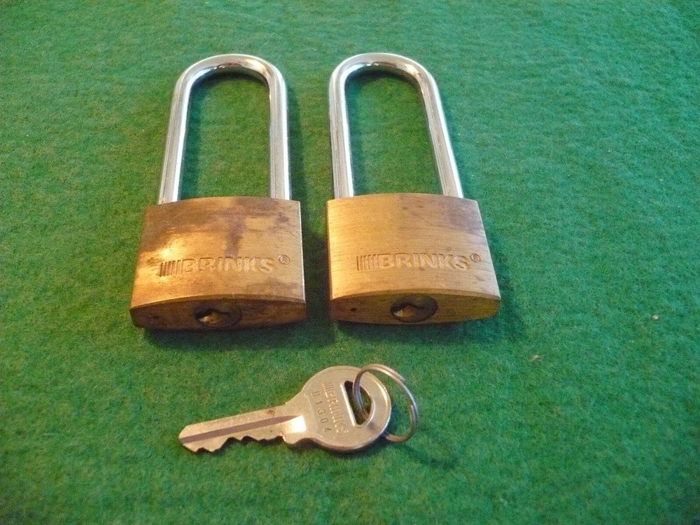 BRINKS SOLID BRASS 2-1/2" SHACKLE PAD LOCKS WITH 1 KEY FITS BOTH LOCKS