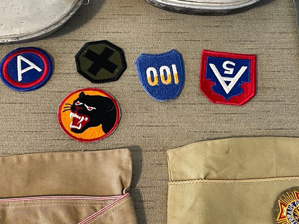 Vintage US Military Mess Kit 1945 WW2 WW1 Kits Patches WW2 Hats Caps Gloves LOT