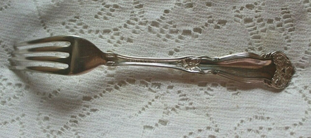 Rogers Arbutus Dinner Fork Circa 1908 Silverplate Gustav Strohhaker