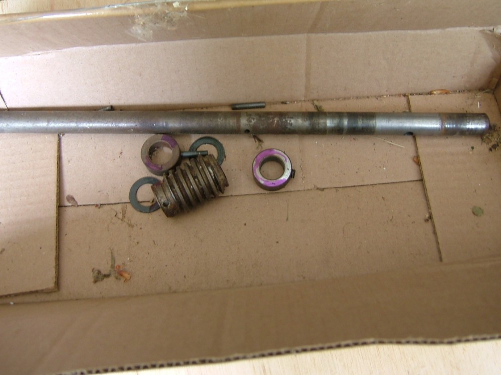 DELTA 10" UNISAW BLADE ELEVATE/LOWER SHAFT ASSY.