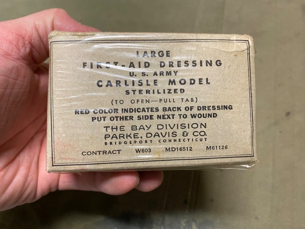 ORIGINAL WWII US ARMY FIRST AID DRESSING CARLISLE LARGE BANDAGE- SEALED