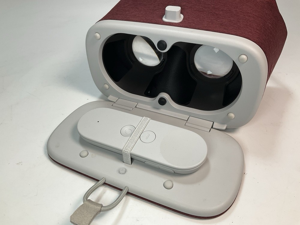 Google Daydream View VR Headset - with Remote