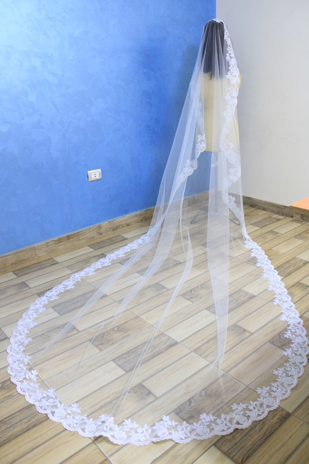 Bridal veil white Mantilla veil Lace edge veil 1 layer drop