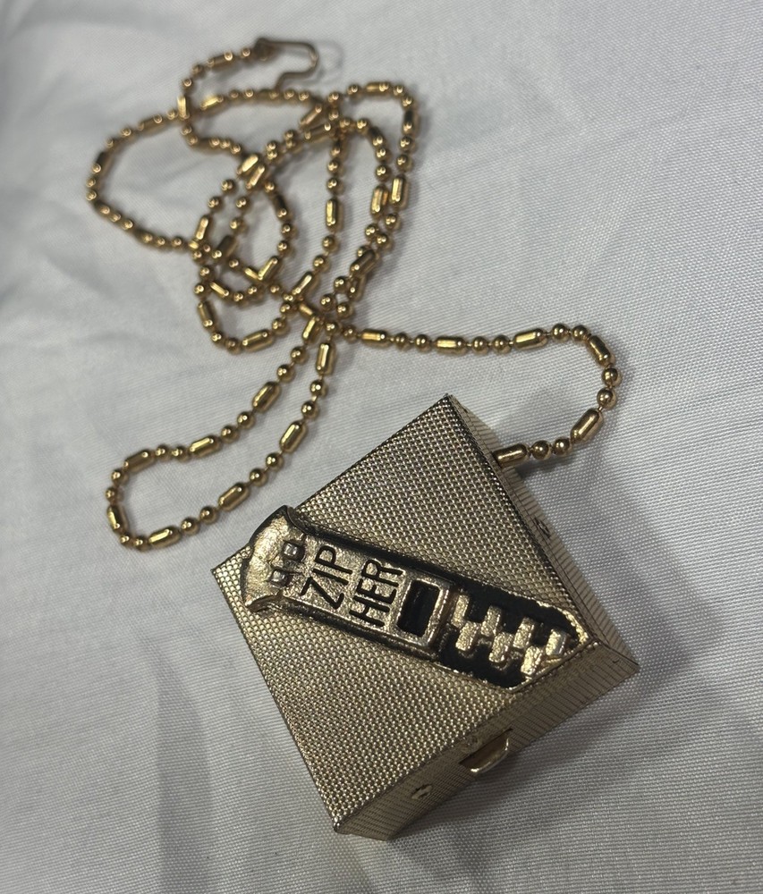 Vintage 1950's Compact "Zip Her" Zipper Pull Hook in Pill Box