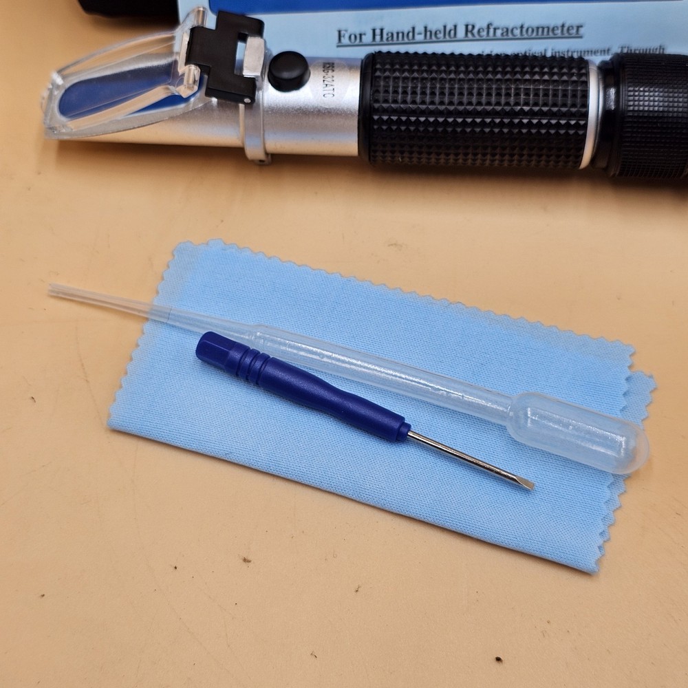 Portable Handheld Brix Refractometer 0-32% Range with Case Beer Wine Fruit