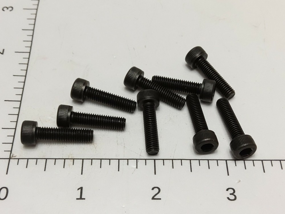 LOT OF 9 MAX SCREWS BB40407 (NOS)
