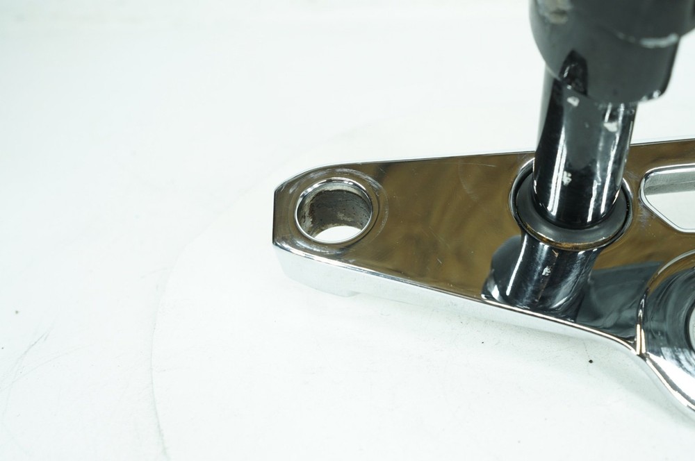 2007 Harley Softail FXSTC Custom OEM Front Fork Upper Triple Tree Clamps Risers