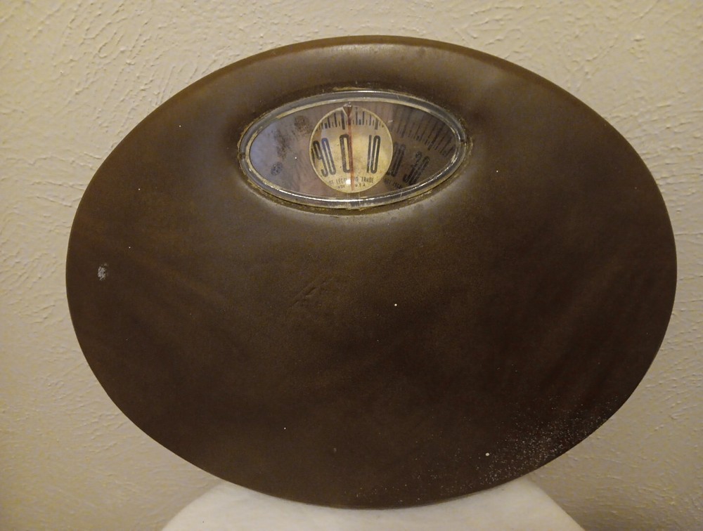 Antique Working Bathroom Scale. Made In USA