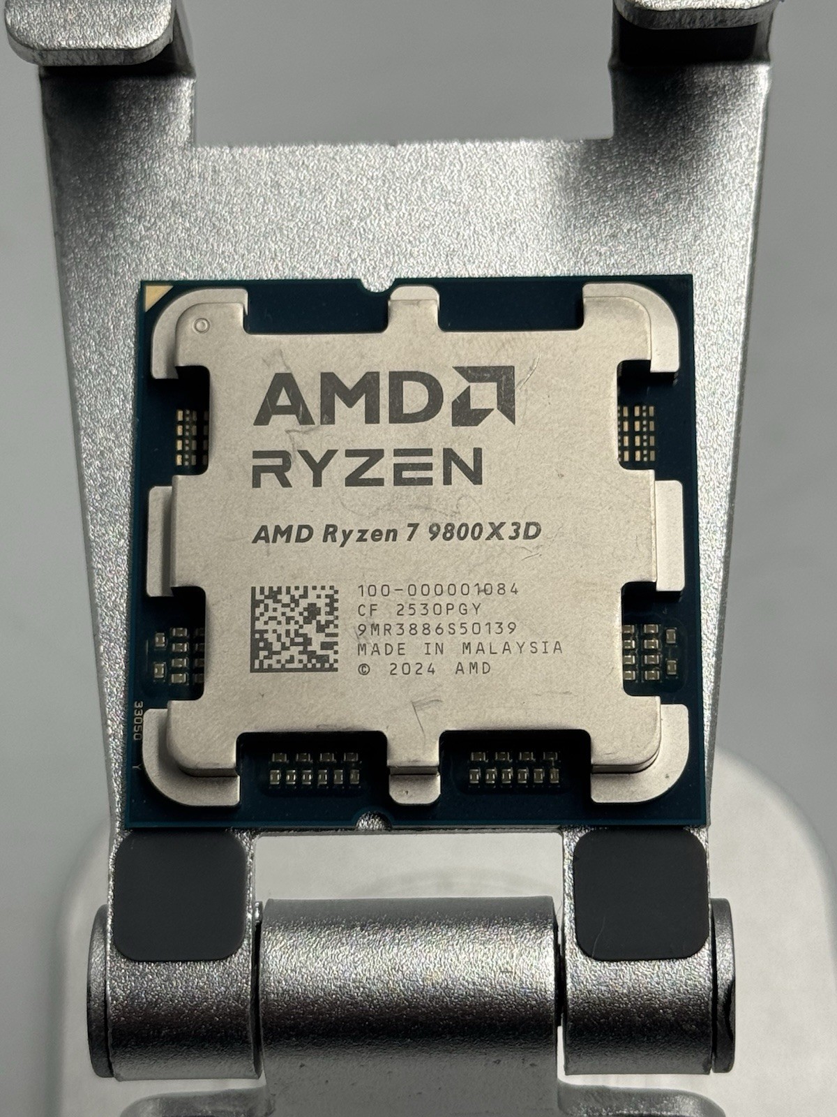 AMD - Ryzen 7 9800X3D 8-Core - 16-Thread 4.7 GHz (5.2 GHz Max Boost) Socket AM5