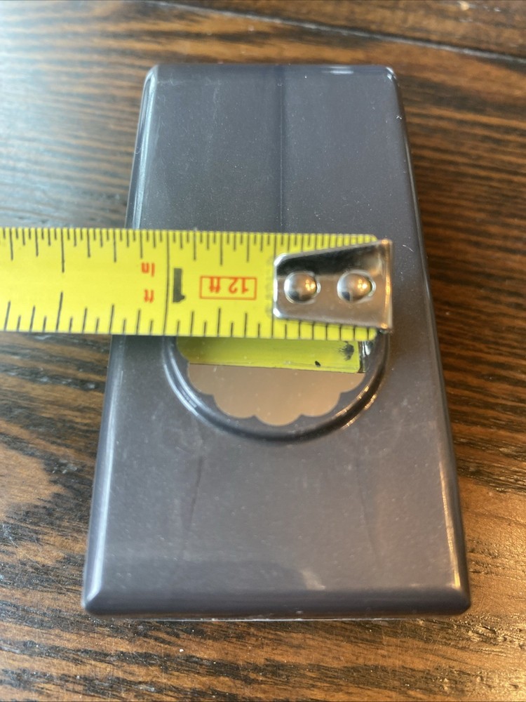 EK Punch, flat-locking type. 1.5" Scallop circle