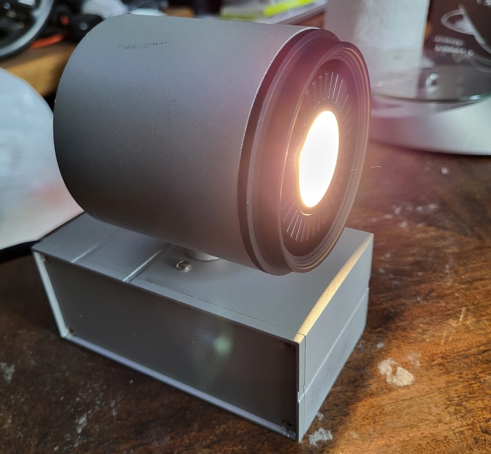 Stand-free Spotlight