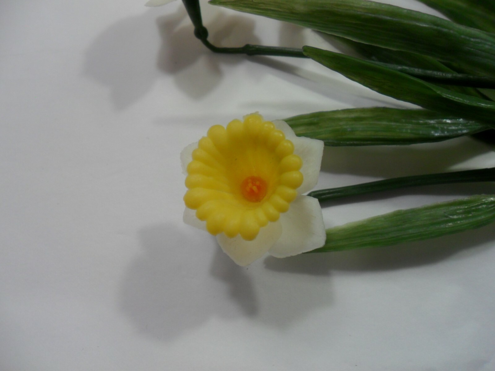 Vintage Plastic Small Daffodils Flowers ~ Hong Kong