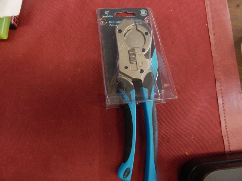 Sharkbite PRO-grade Pipe Cutter #25880