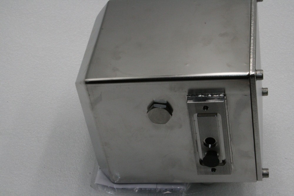 NEW - Burkert SE58L-B6A3C2A0A0A SE58 Transmitter for Flow Sensor