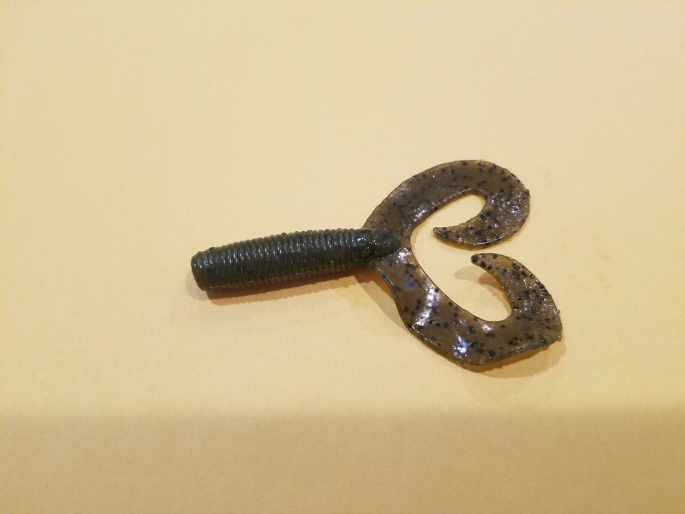 TWIN GRUB TAILS