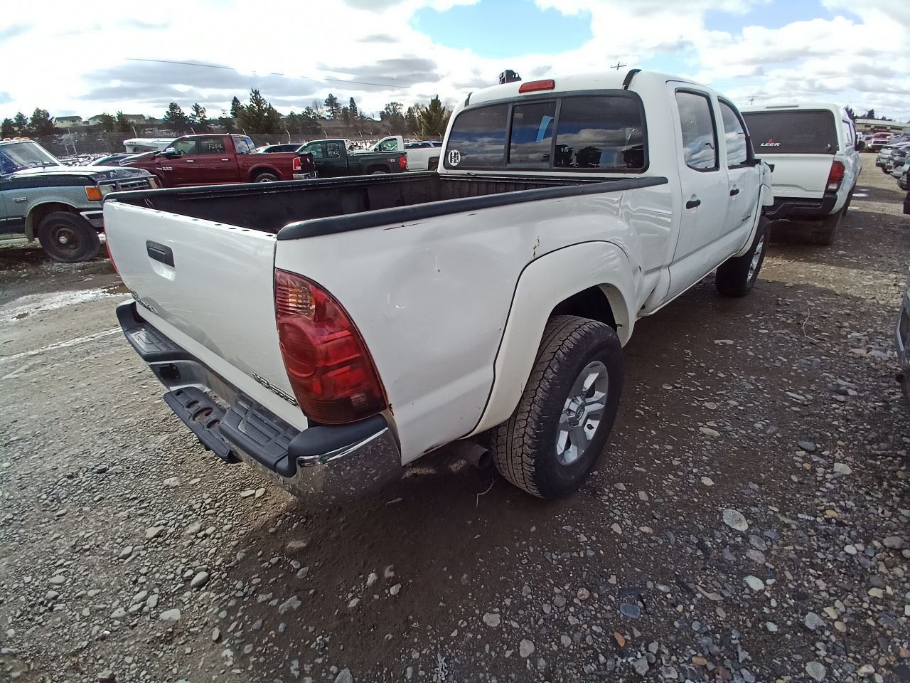 Front Passenger Right Spindle/Knuckle w/Hub from 2006 Toyota Tacoma 12786468