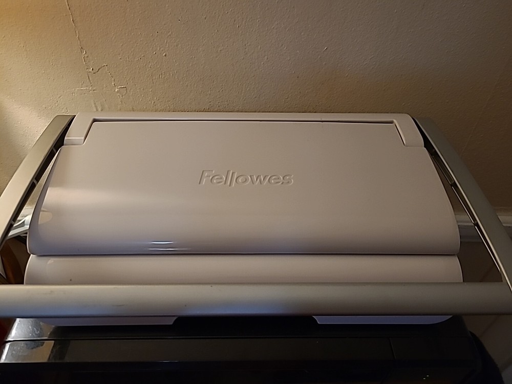 Fellowes Star Comb Binding Machine 150+