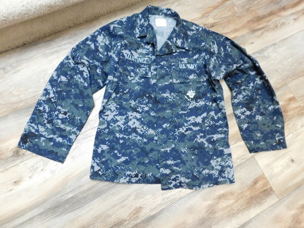 US NAVY WORKING BLOUSE COAT SIZE MEDIUM - REGULAR