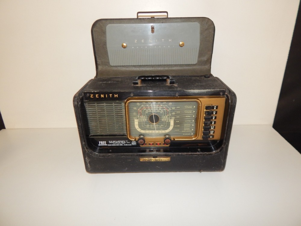 ZENITH TRANS-OCEANIC SHORTWAVE RADIO (SBH89)