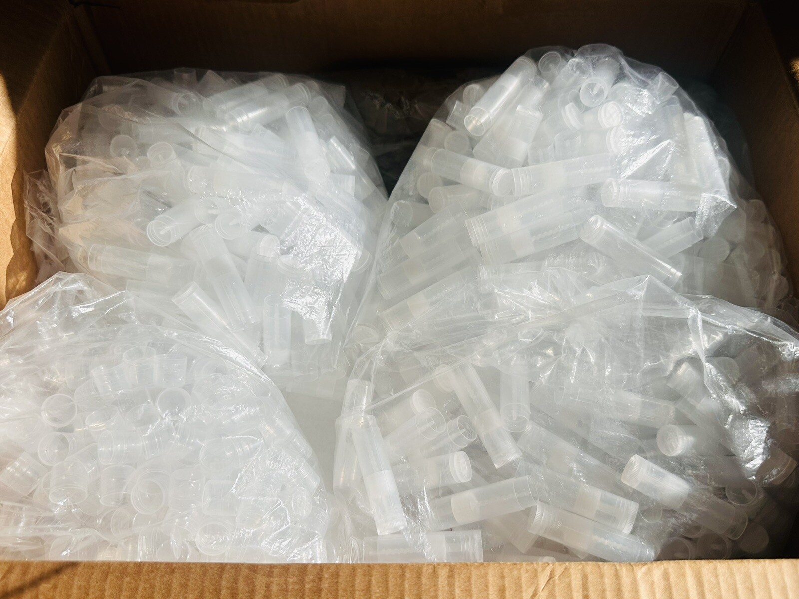 500 Lip Balm Tubes with Caps, Clear Round