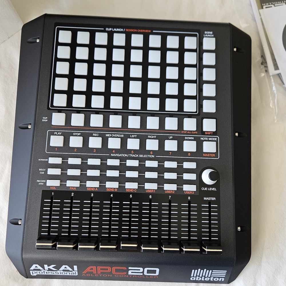 Akai APC20 Professional Compact Ableton Performance MIDI Controller MPD26 DJ Pad