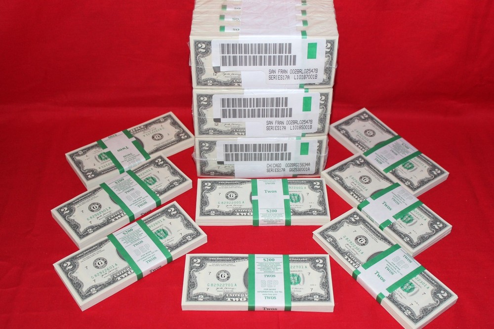 TWO DOLLAR BILL UNCIRCULATED CRISP $2 NOTES SEQUENTIAL ORDER PROTECTIVE SLEEVE