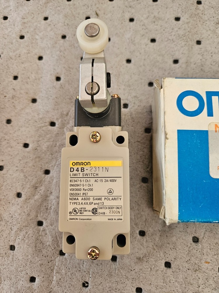 MAZAK D4B-2311 (N) Limit switch