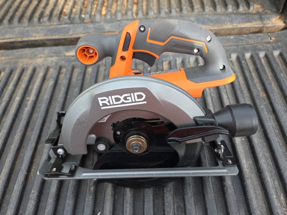 RIDGID 6_1/2" Cordless Circular Saw