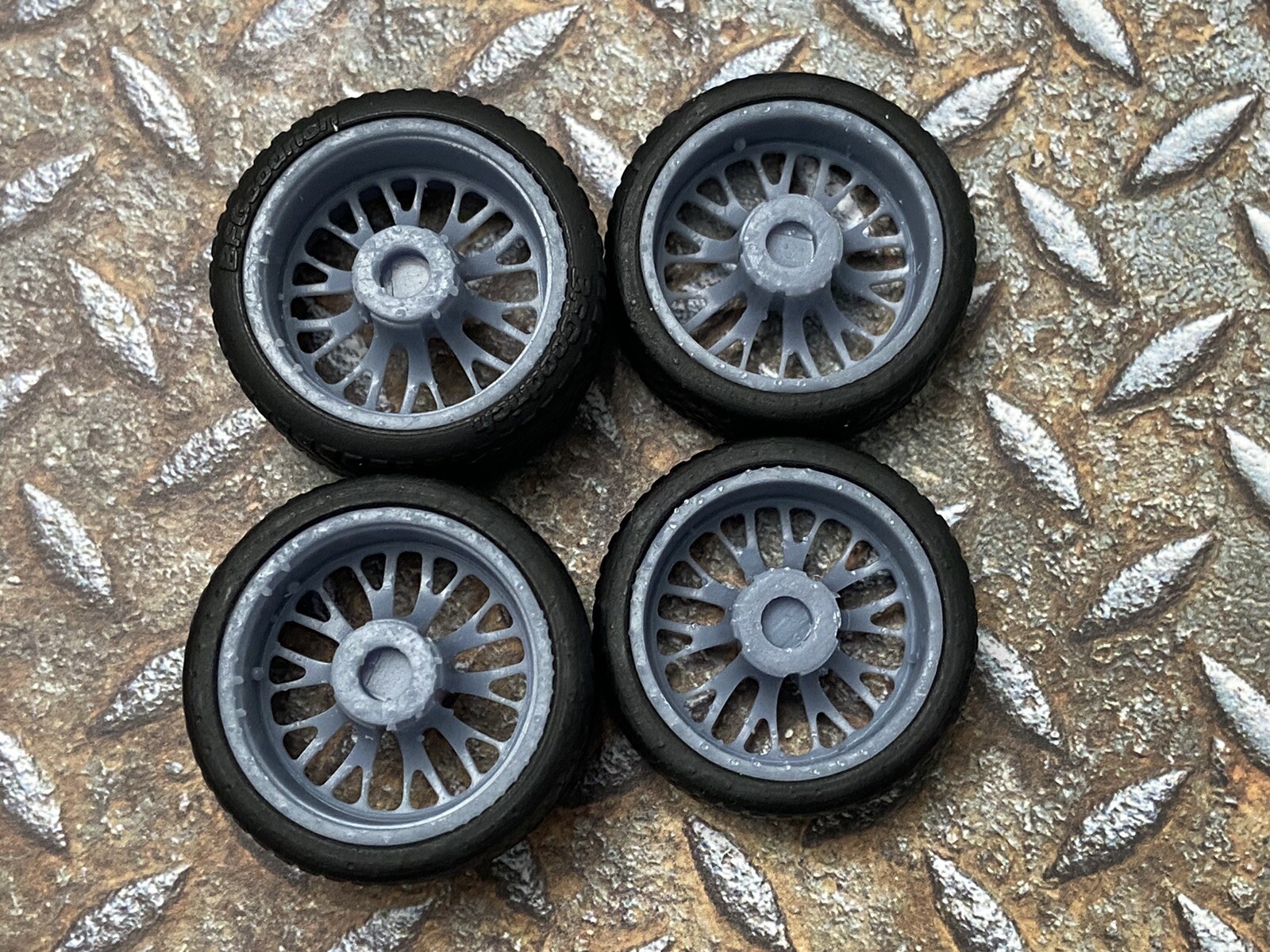 1/24 Scale: 21/20 Inch Weld S82 Wheels With Wide Rear Street Tires; Resin