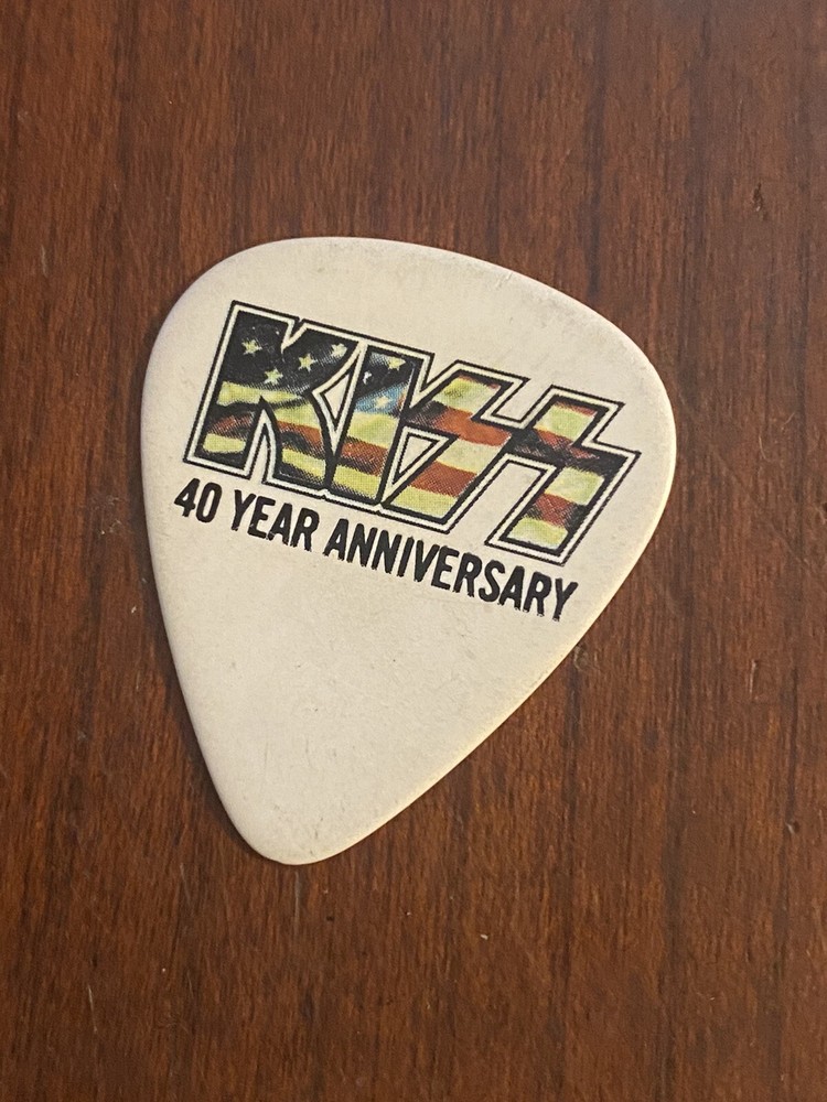 kiss guitar pic 40 years anniversary Eric Singer